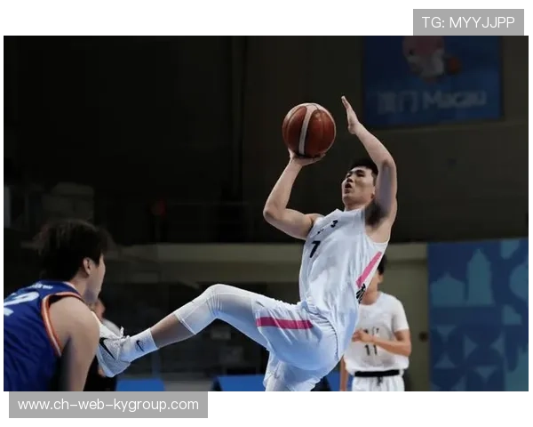 中国篮球新星单场爆砍40分，球探当场记录