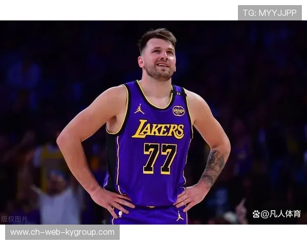 东契奇左侧一条龙突破分球:从个人进攻到全场战术的全景解码 东契奇左侧一条龙突破分球:从个人进攻到全场战术的全景解码